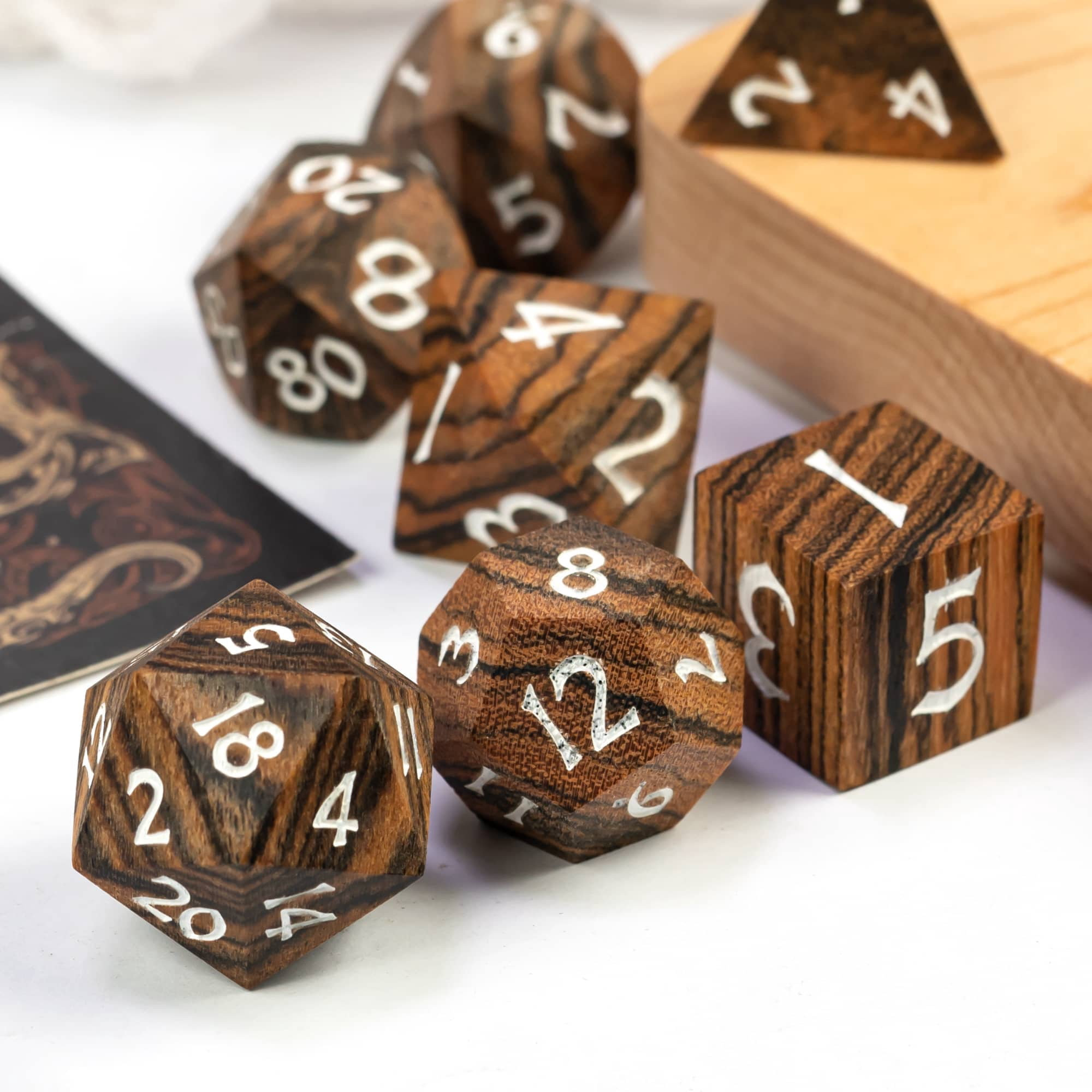 Cusdie 7Pcs/set Wooden DND Dice D&D Wood Dice D4 D6 D8 D10 D% D12 D20 Polyhedral Games Dice Set for Table Games MTG RPG
