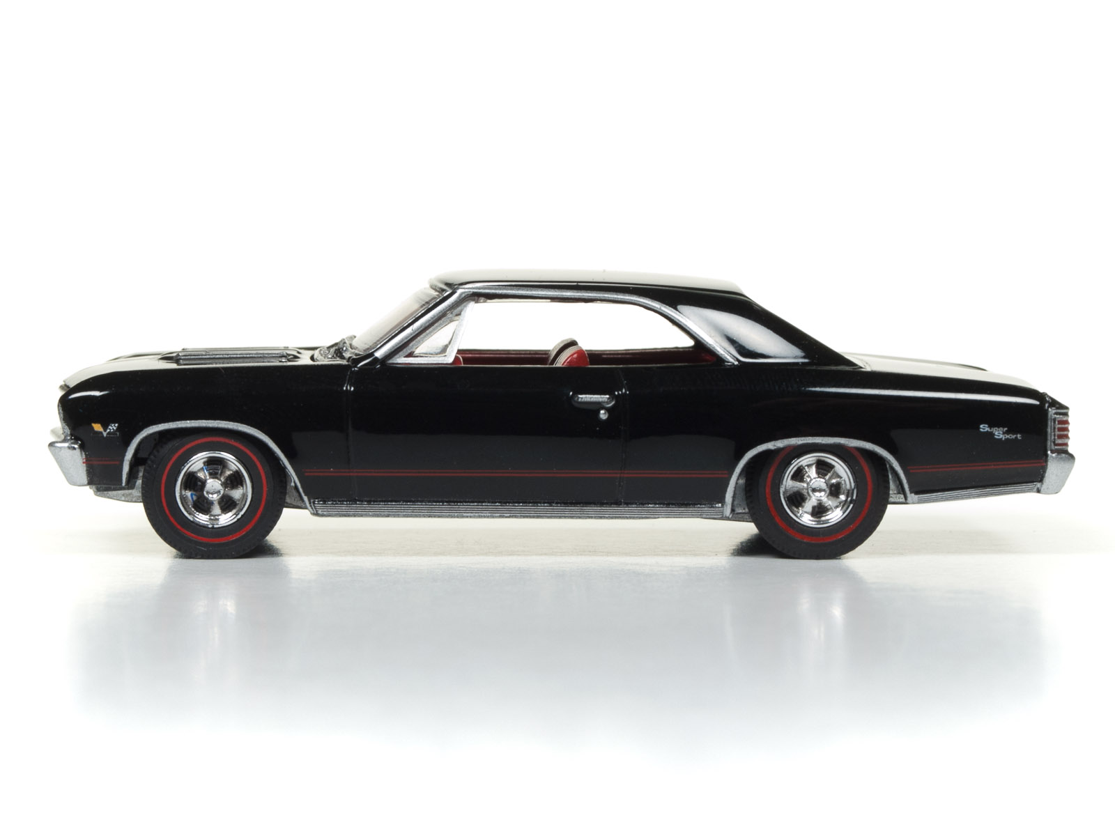 Auto World 1:64 Scale Vintage Muscle 1967 Chevy Chevelle SS Diecast Car