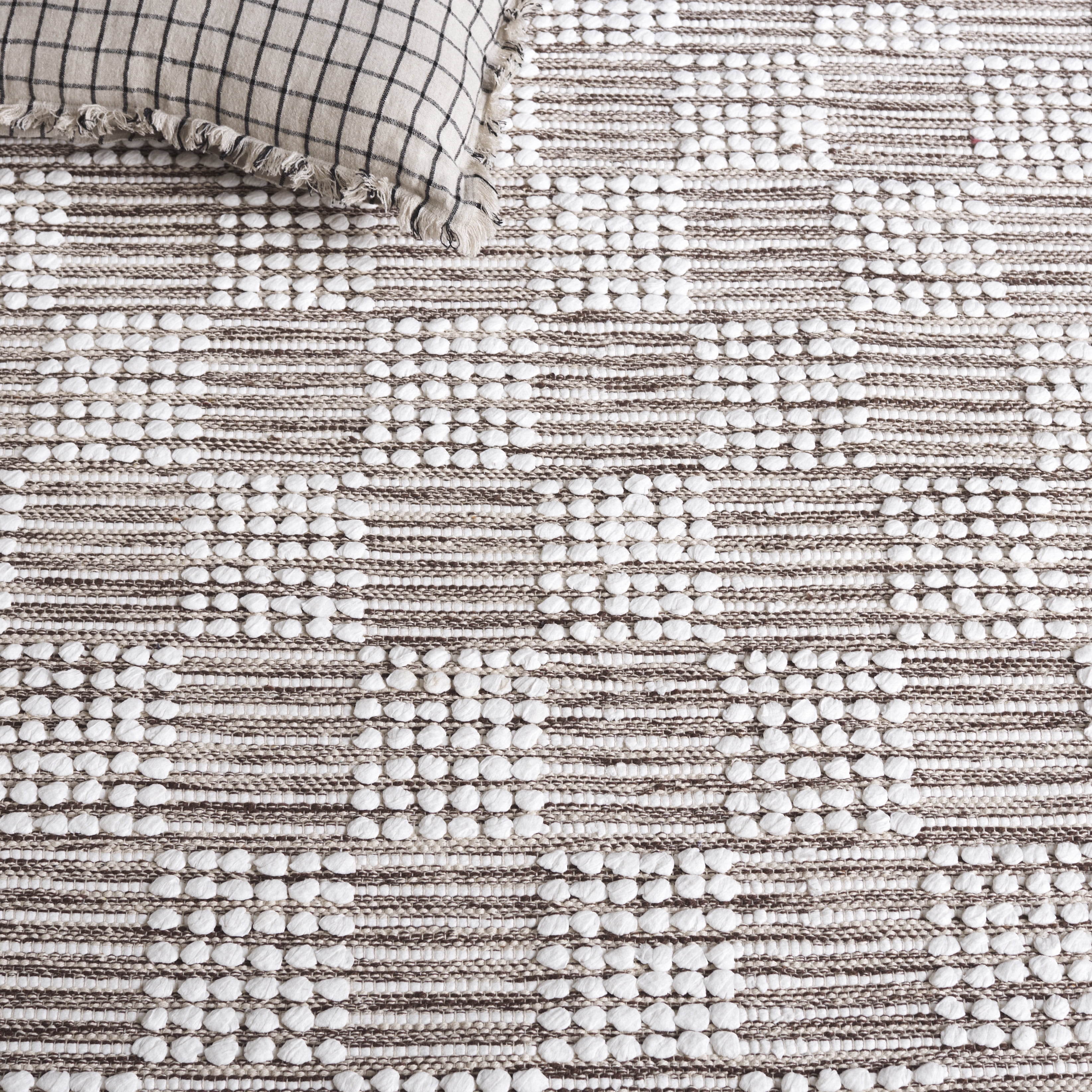 SAFAVIEH Montauk Taryn Checkered Cotton Area Rug, Brown/Ivory, 6' x 6' Round