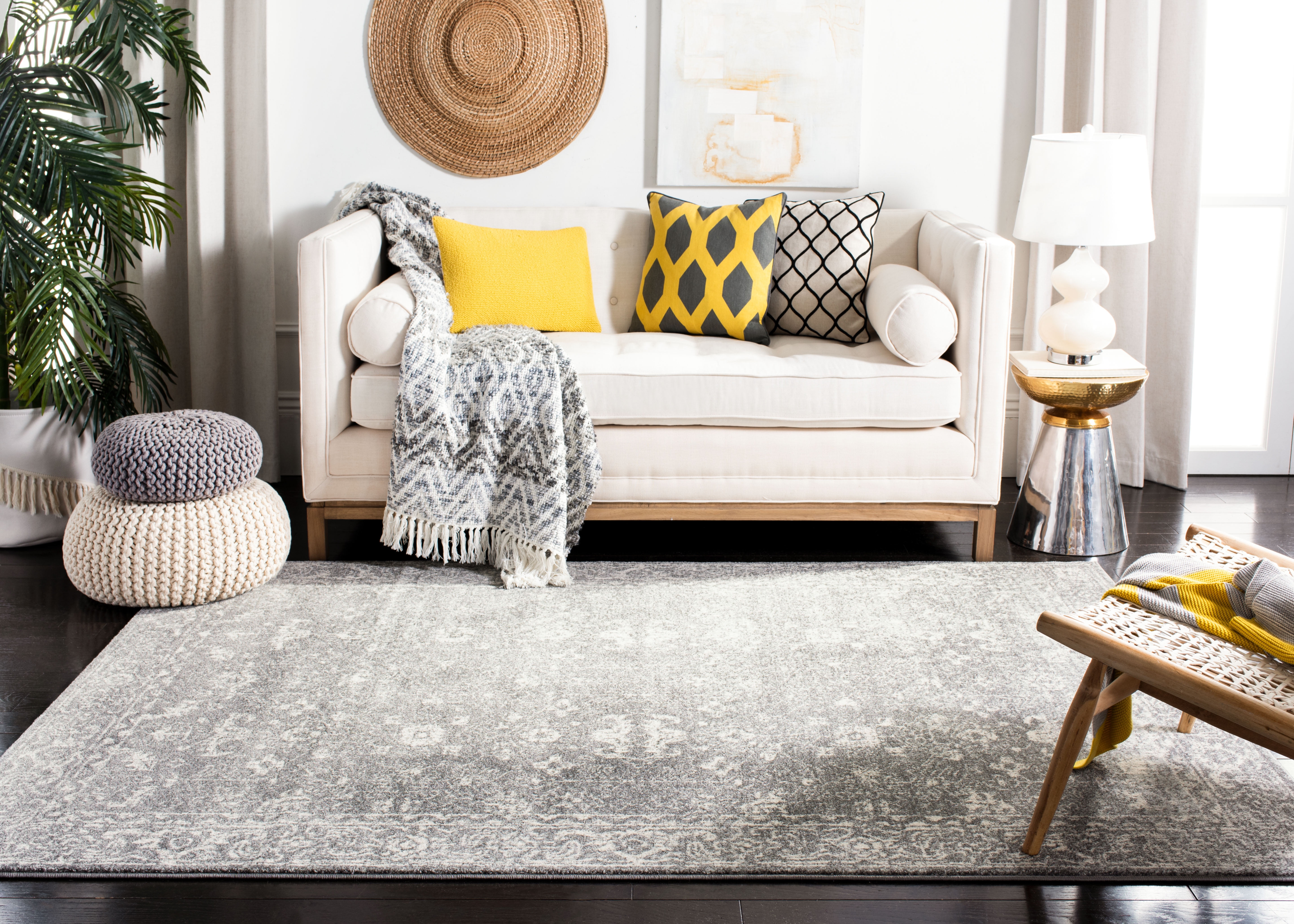 SAFAVIEH Evoke Ronald Bordered Area Rug, Gray/Ivory, 4' x 6'