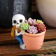 thumbnail image 2 of Maceta decorativa de resina con forma de esqueleto, ideal para suculentas y como decoración de escritorio para Halloween., 2 of 7