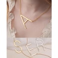 thumbnail image 2 of Collar de acero inoxidable con 26 letras en inglés, collar con inicial lateral, personalizado, regalos para dama de honor, 2 of 4