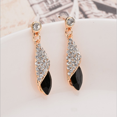 thumbnail image 4 of Par de elegantes pendientes largos con borla de cristal en forma de lágrima ER, 4 of 5