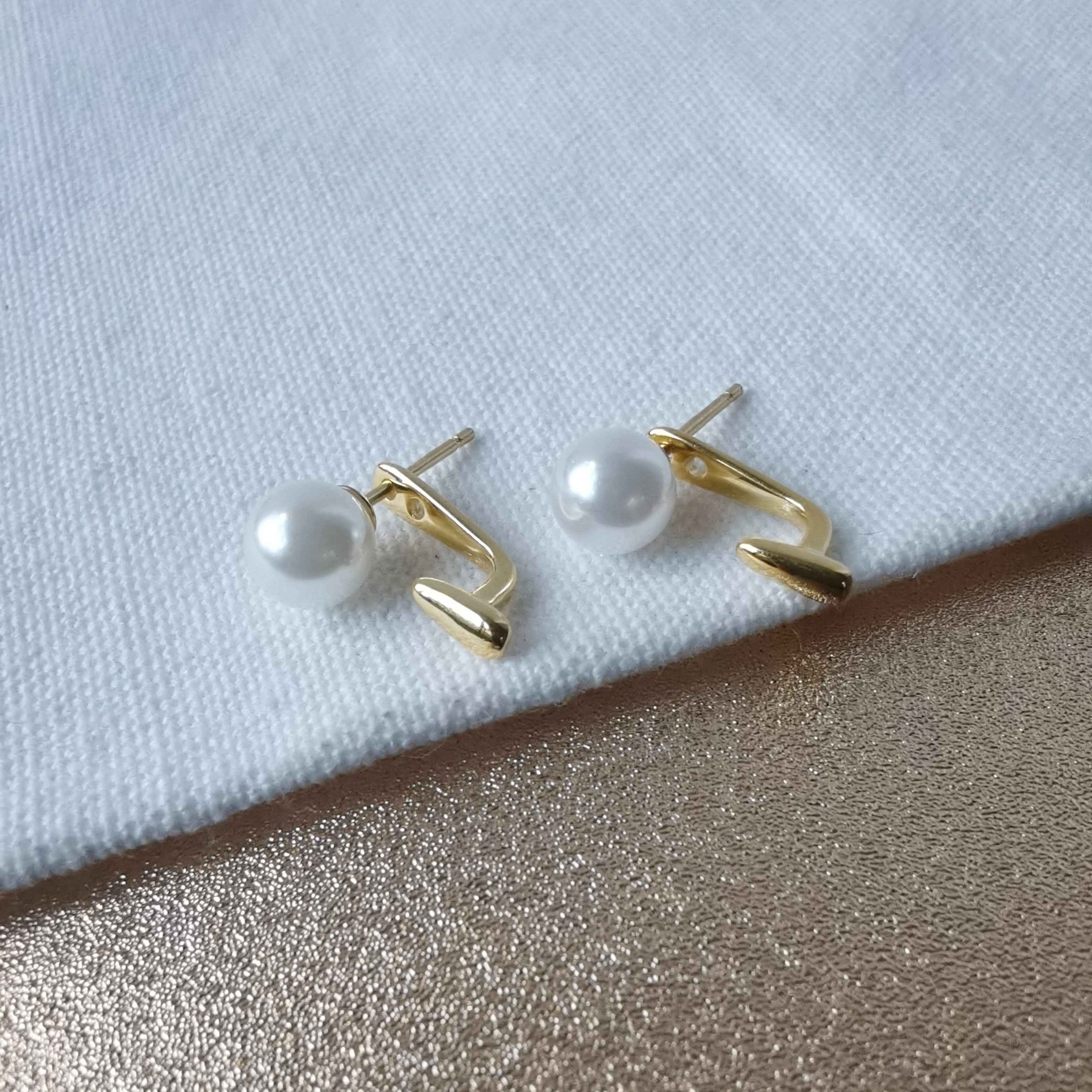 Dainty Pearl Stud Earrings, Gold, Silver, Freshwater Pearl Earrings, Front Back Earrings, Minimalist Pearl Earrings, Bridal Wedding Earrings, Bridesmaid Gift
