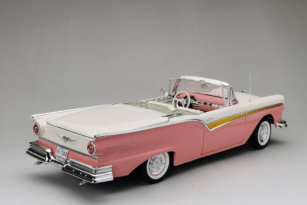 Sun Star Models 1:18 Ford Fairlane Skyliner année 1957 cumberland vert 1334 modèle voiture 1334