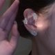 thumbnail image 3 of Pendientes de circonita con forma de puño para mujer, de circonita, sin perforación, para cartílago, chapados en oro platino, elegantes joyas para niñas------Código de producto 76223, 3 of 5