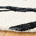 thumbnail image 3 of SAFAVIEH Metro Jarred Diamond Area Rug, Black/Ivory, 6' x 6' Round, 3 of 8
