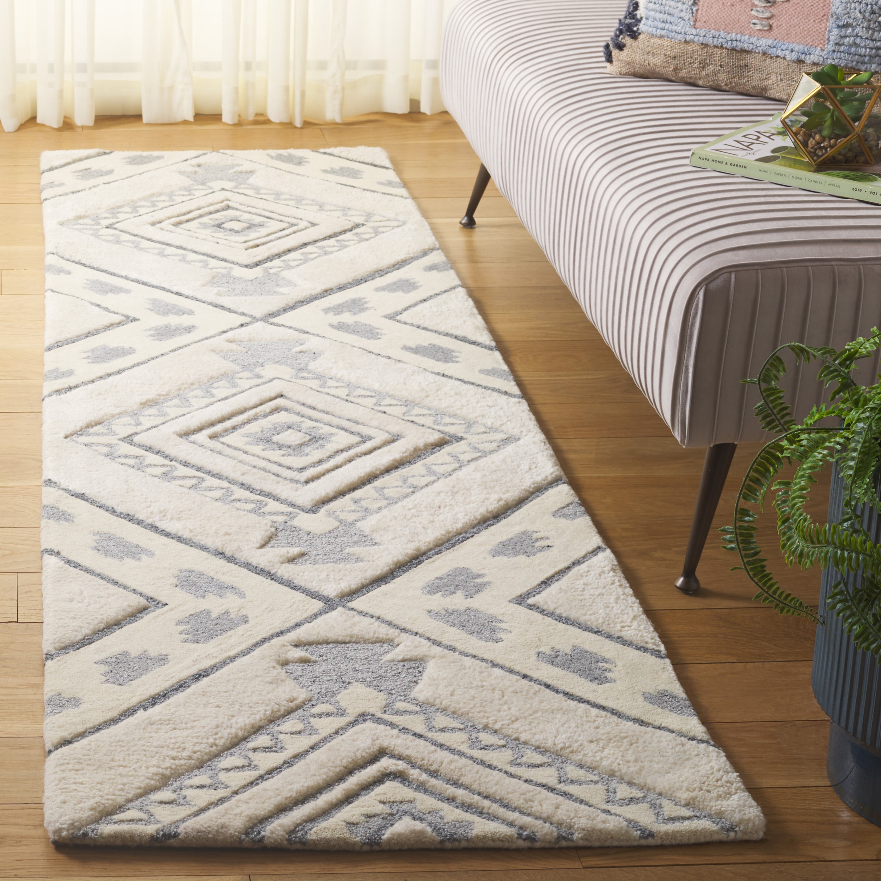 SAFAVIEH Casablanca Crispin Geometric Shag Runner Rug, Ivory/Grey, 2'3" x 10'