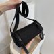 thumbnail image 4 of Bolso de hombro Ehuebsd con forma de almohada cilíndrica de cuero negro, 4 of 8