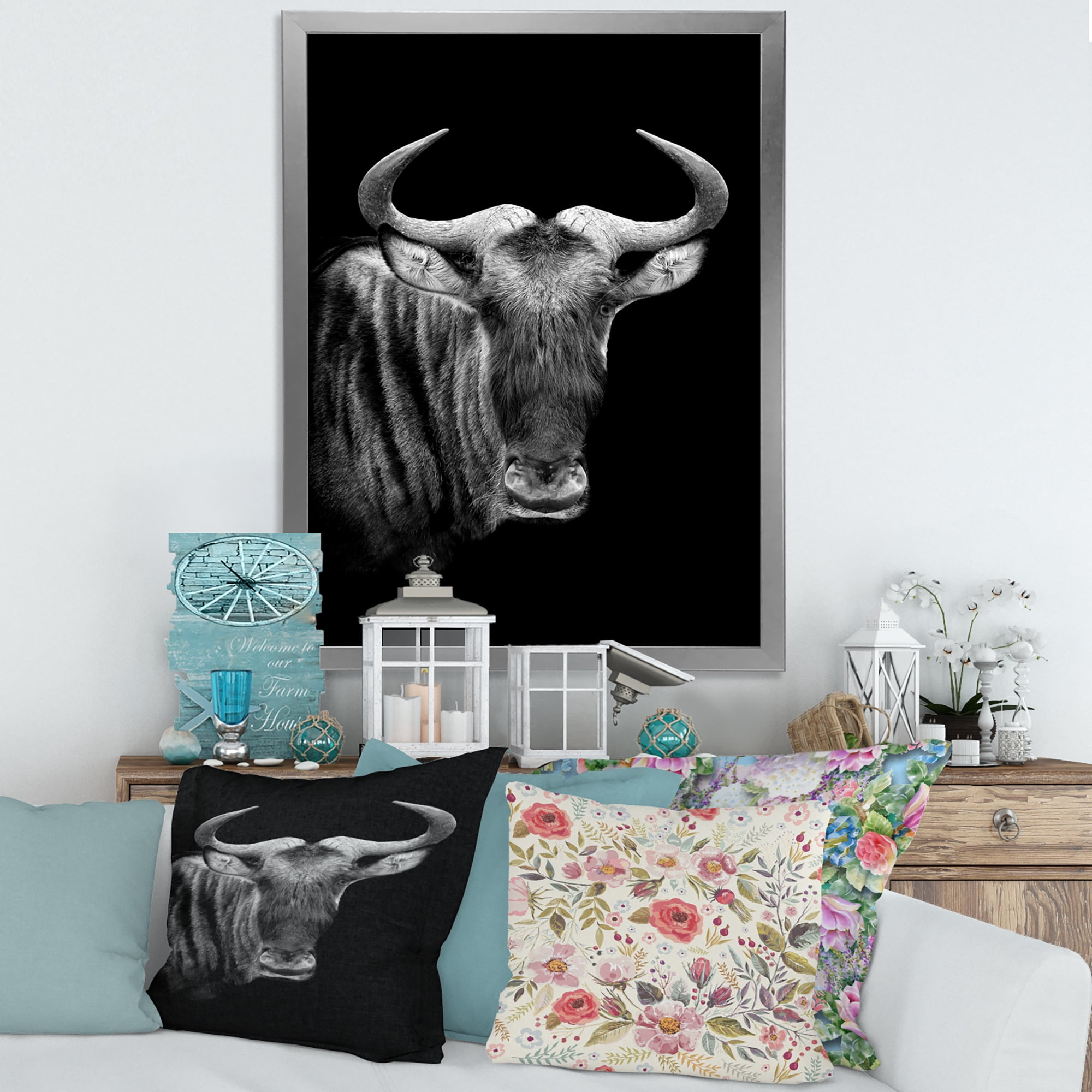 Designart 'Black and White Portrait Of Wildebeest' Farmhouse Framed Art Print