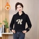thumbnail image 3 of Suéter corto con capucha y estampado con forro polar para mujer, estilo occidental, informal, holgado, para invierno, para mamá de mediana edad, 3 of 4