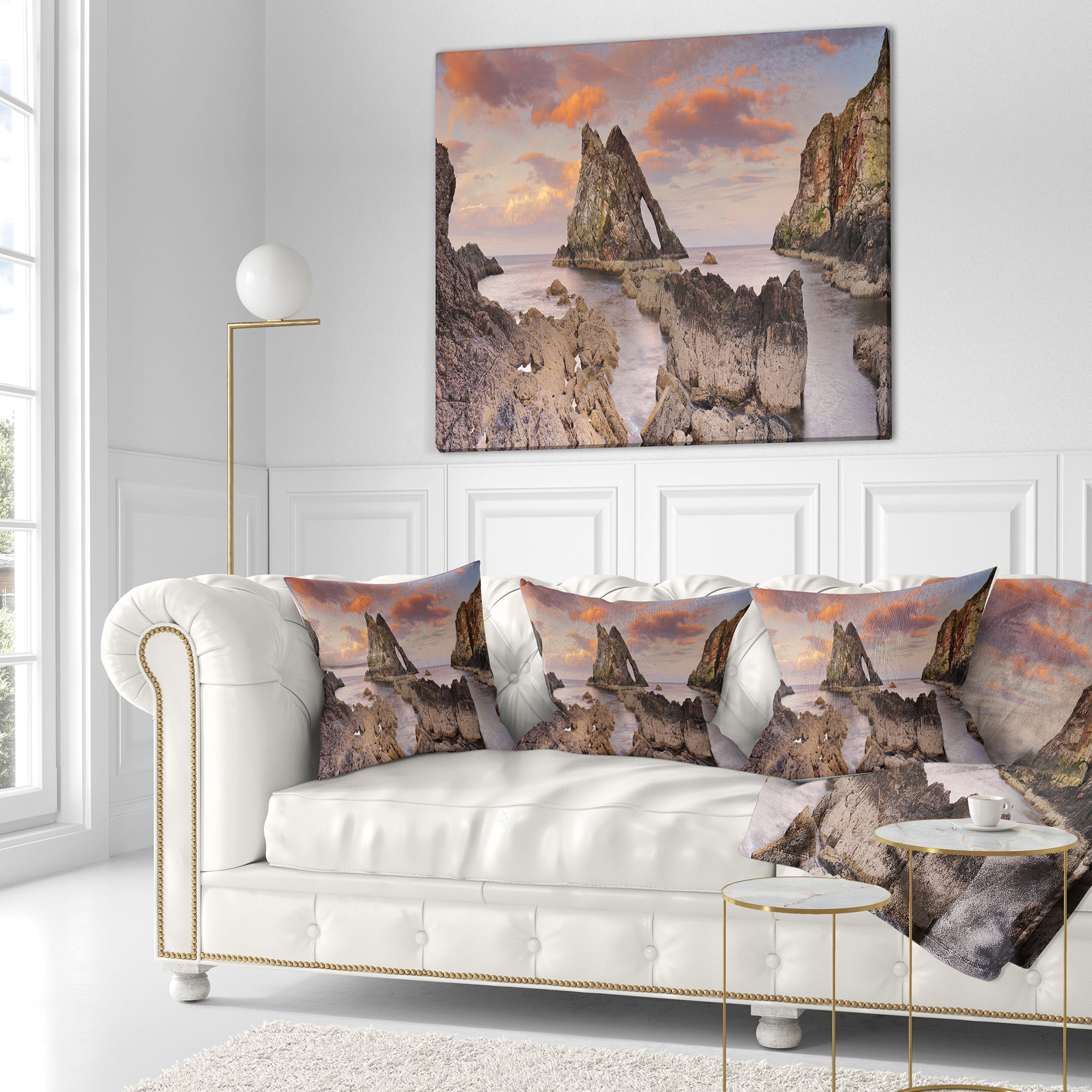 Designart Bow Fiddle Rock Scotland - Seashore Throw Pillow - 16x16