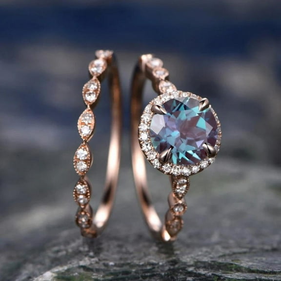 APIPEE 2pcs His and Hers Wedding Ring Sets Couples Engagement Rings Women and Men 925 Sterling Silver AAA Cubic Zirconia Classic Ceremony