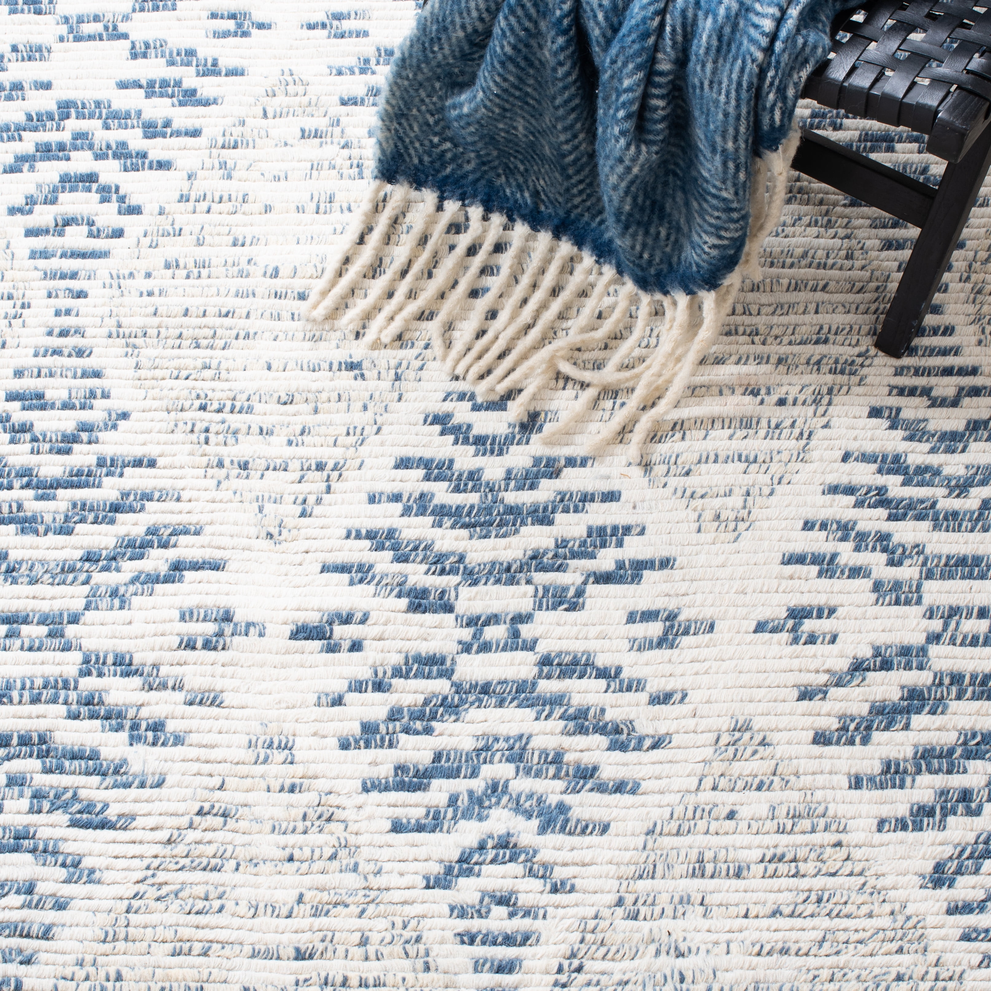Safavieh Kenya Lilly Diamond Wool Area Rug, Blue/Ivory, 8' x 10'