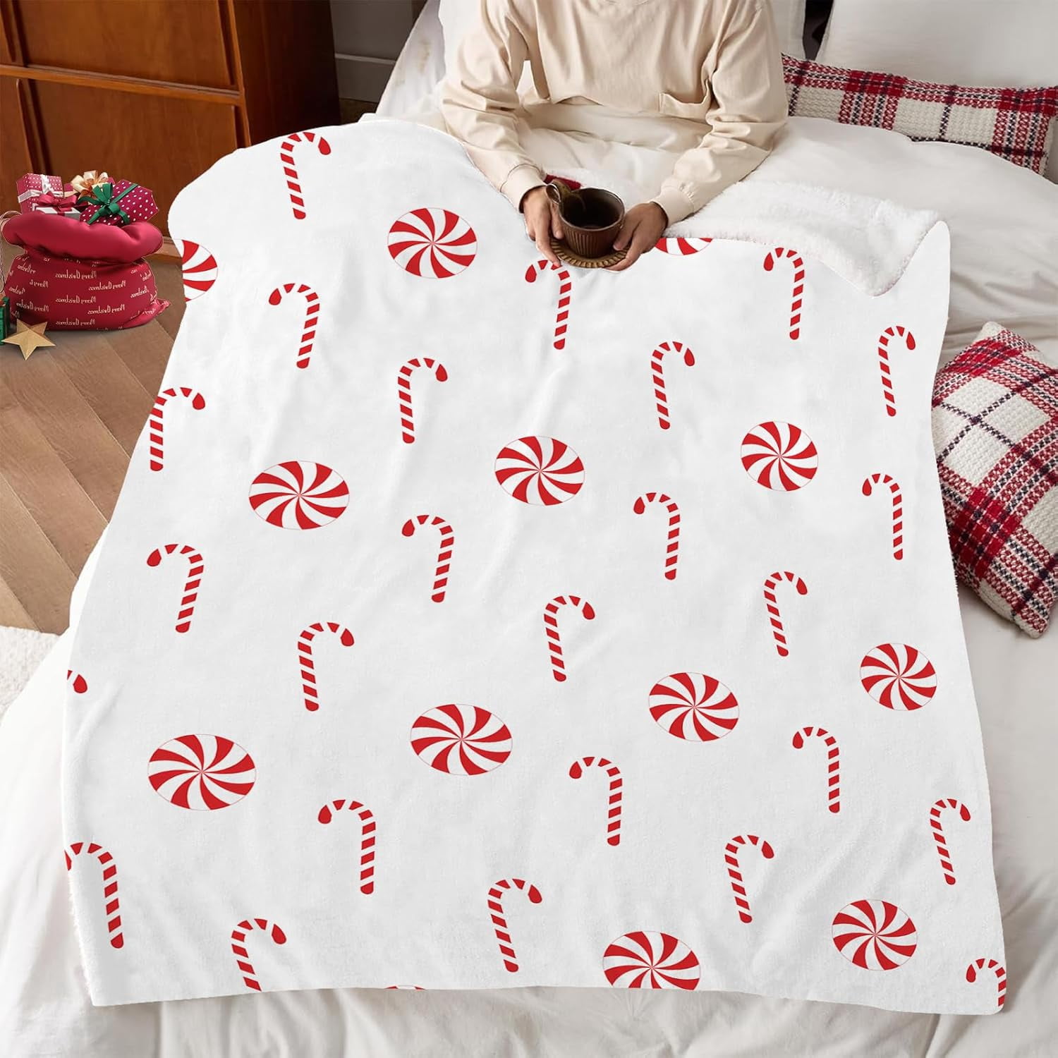 Christmas Throw Blanket Candy Cane Throw Blanket Super Soft Warm Bed Blanket Christmas Holiday Decor for Living Room Bedroom Sofa Christmas Gift for Her