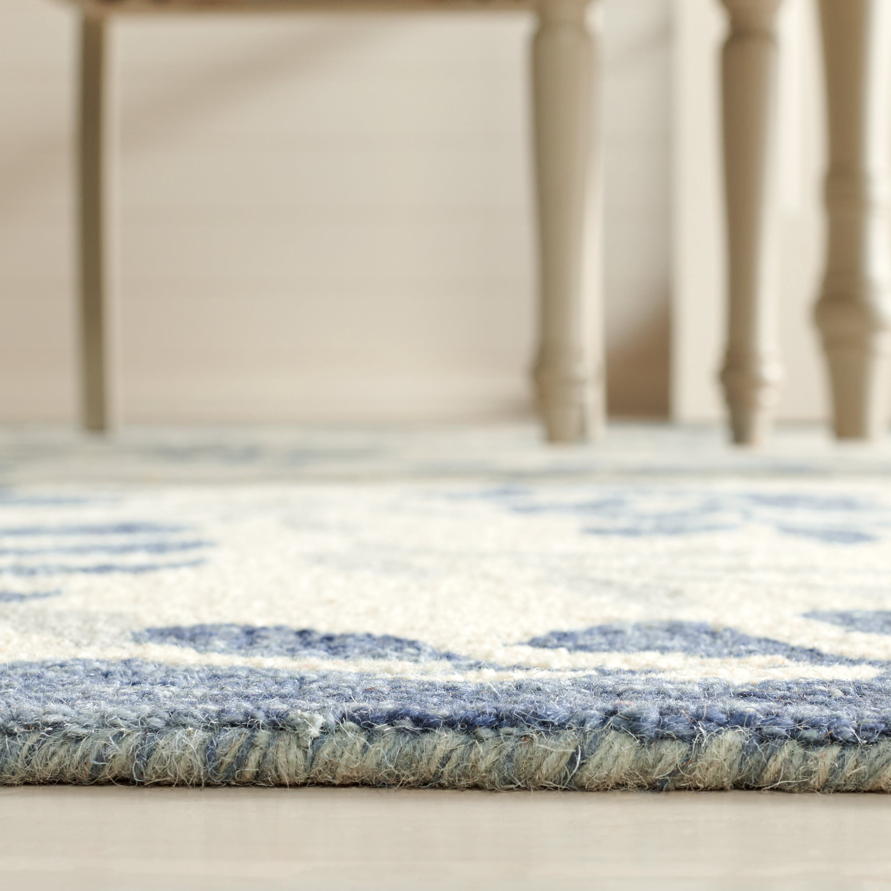 SAFAVIEH Martha Stewart Jardin Floral Area Rug, Ivory/Grey, 5' x 8'