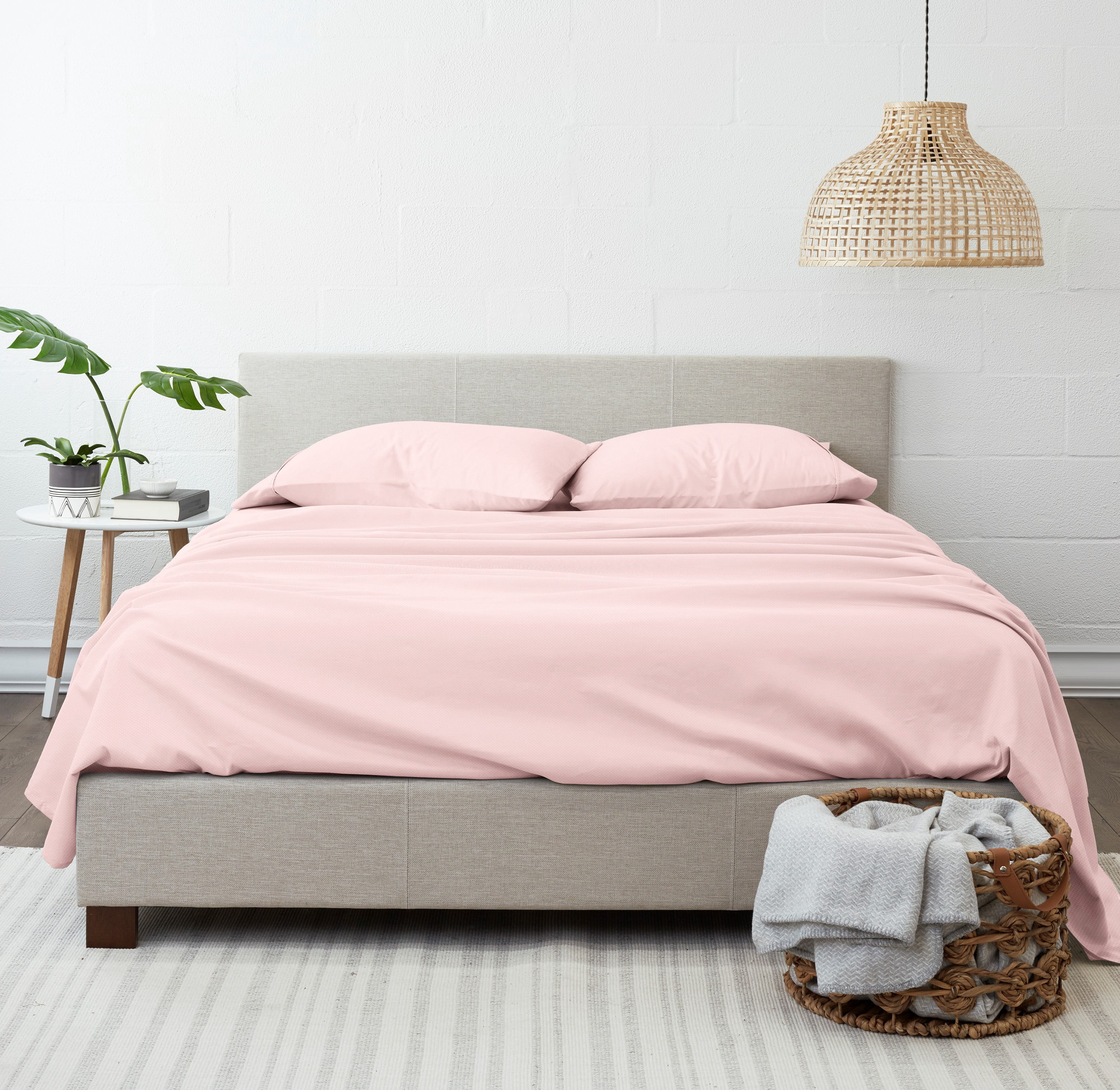 Noble Linens 4 Piece Pattern Microfiber Bed Sheets Set, Pink My Heart, Queen