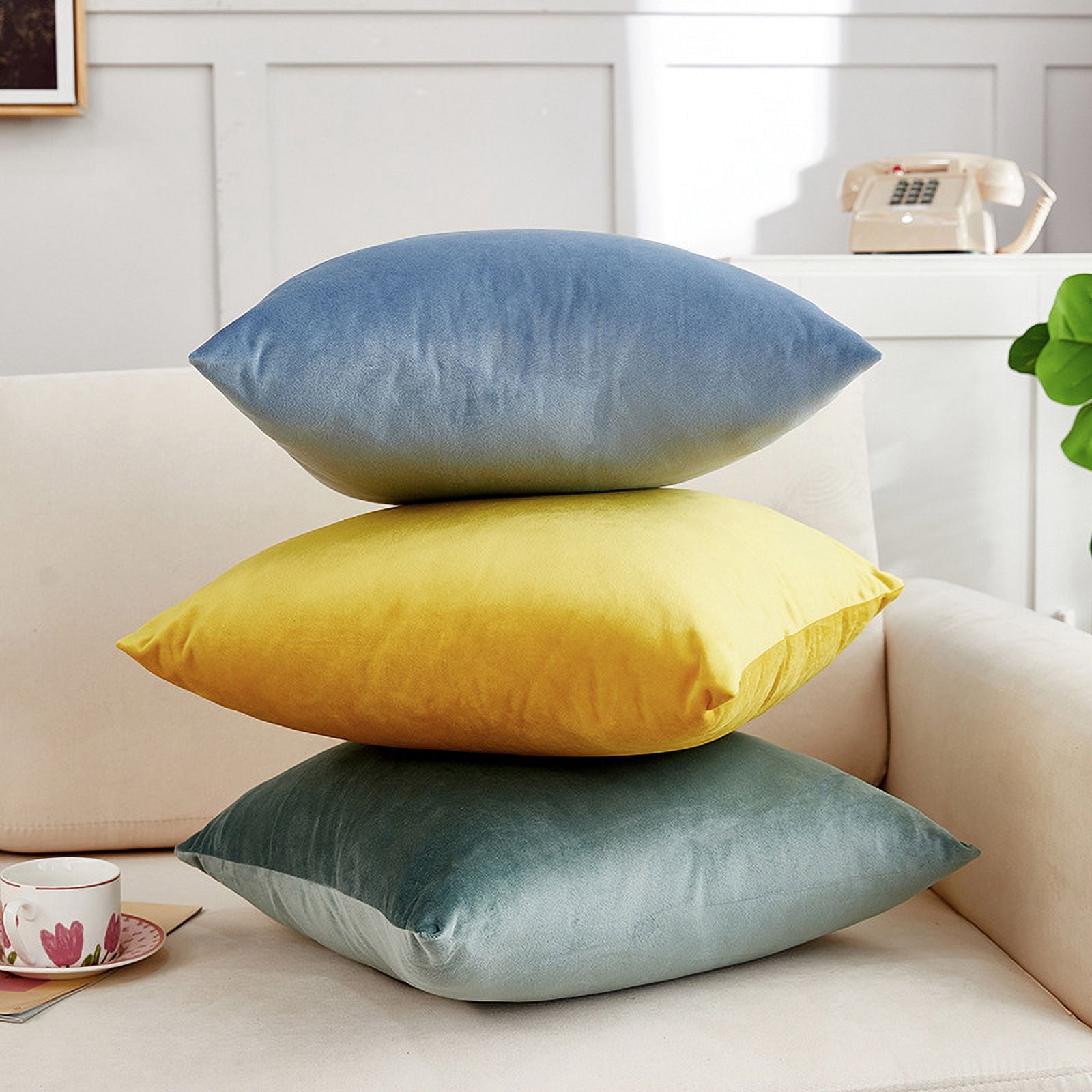 Nmkwnr Set of 2 Throw Pillow Covers with Zipper, Decorative Square Pillow Cases Velvet Cushion Covers for Sofa Couch Bed, 20"x20"