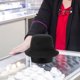 thumbnail image 4 of Moldeador de gorra de béisbol de plástico, organizador de sombreros para armario, soporte para gorras de béisbol, estante de exhibición, moldeador de sombreros para dar forma, 4 of 7
