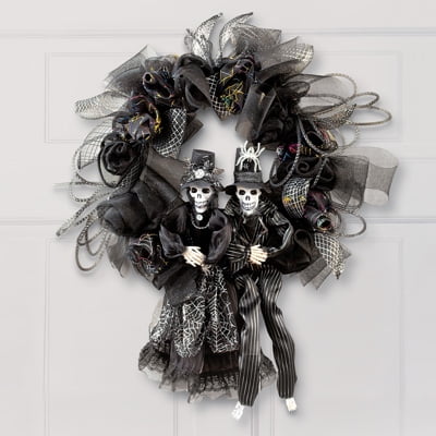 Scary Halloween Skeleton Couple Wreath