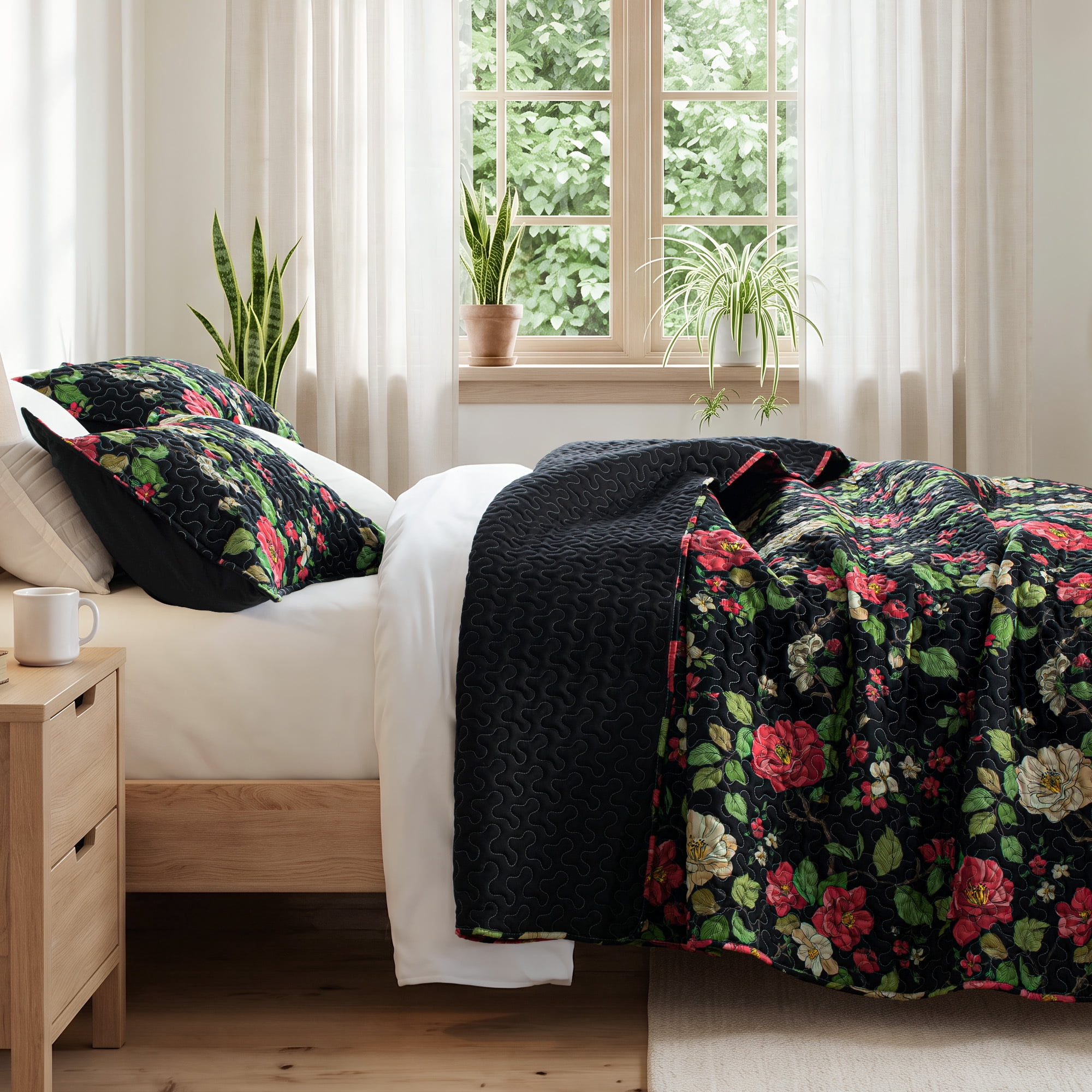 Exclusivo Mezcla Floral Quilts Queen Size, Black Queen Quilt Bedding Set with Red Cottagecore Garden Pattern, Reversible Lightweight Bedspreads Coverlets (92"x96")