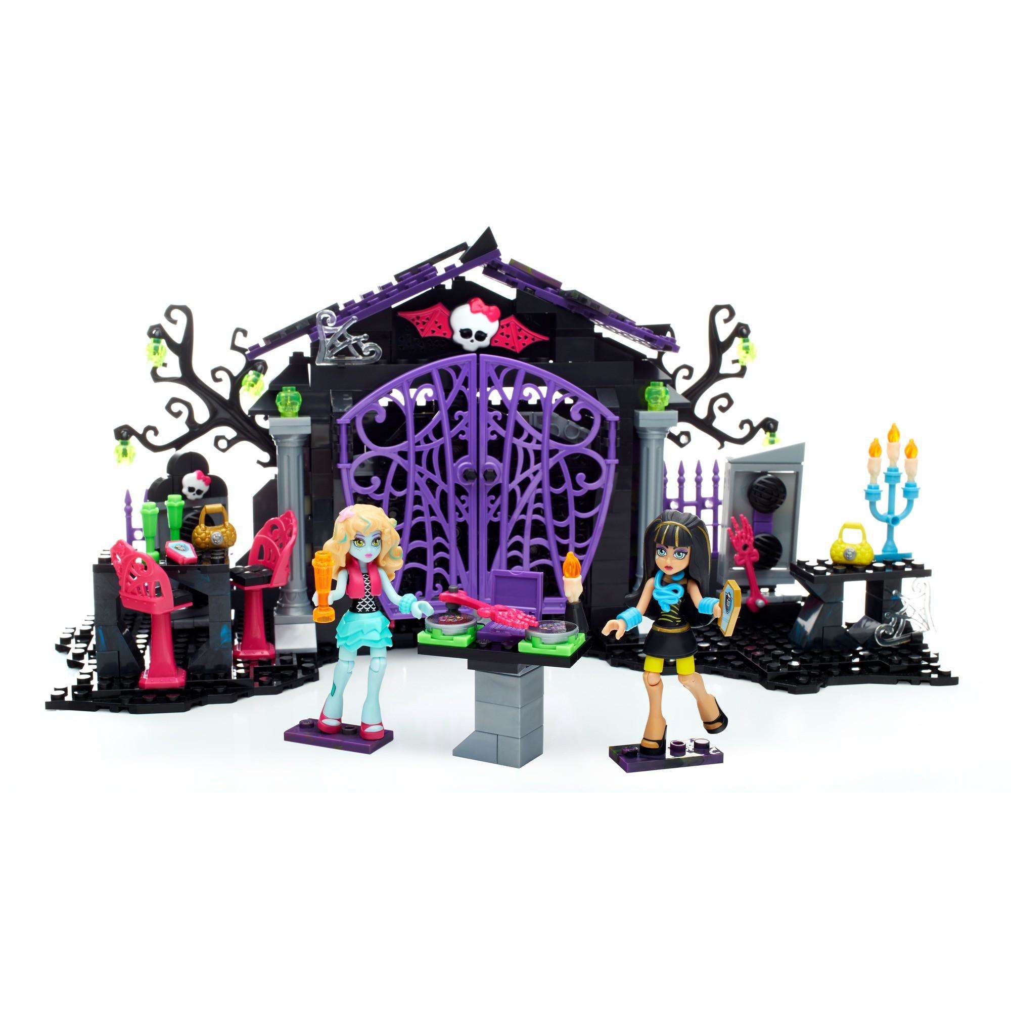 Mega Bloks Monster High Graveyard Garden Party, 371-Pieces - image 3 of 10