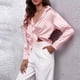 thumbnail image 4 of Blusa de satén y seda con botones para mujer: camisa de oficina holgada de manga larga y cuello en V, prenda versátil para todas las estaciones, ideal para el trabajo y para looks informales., 4 of 7
