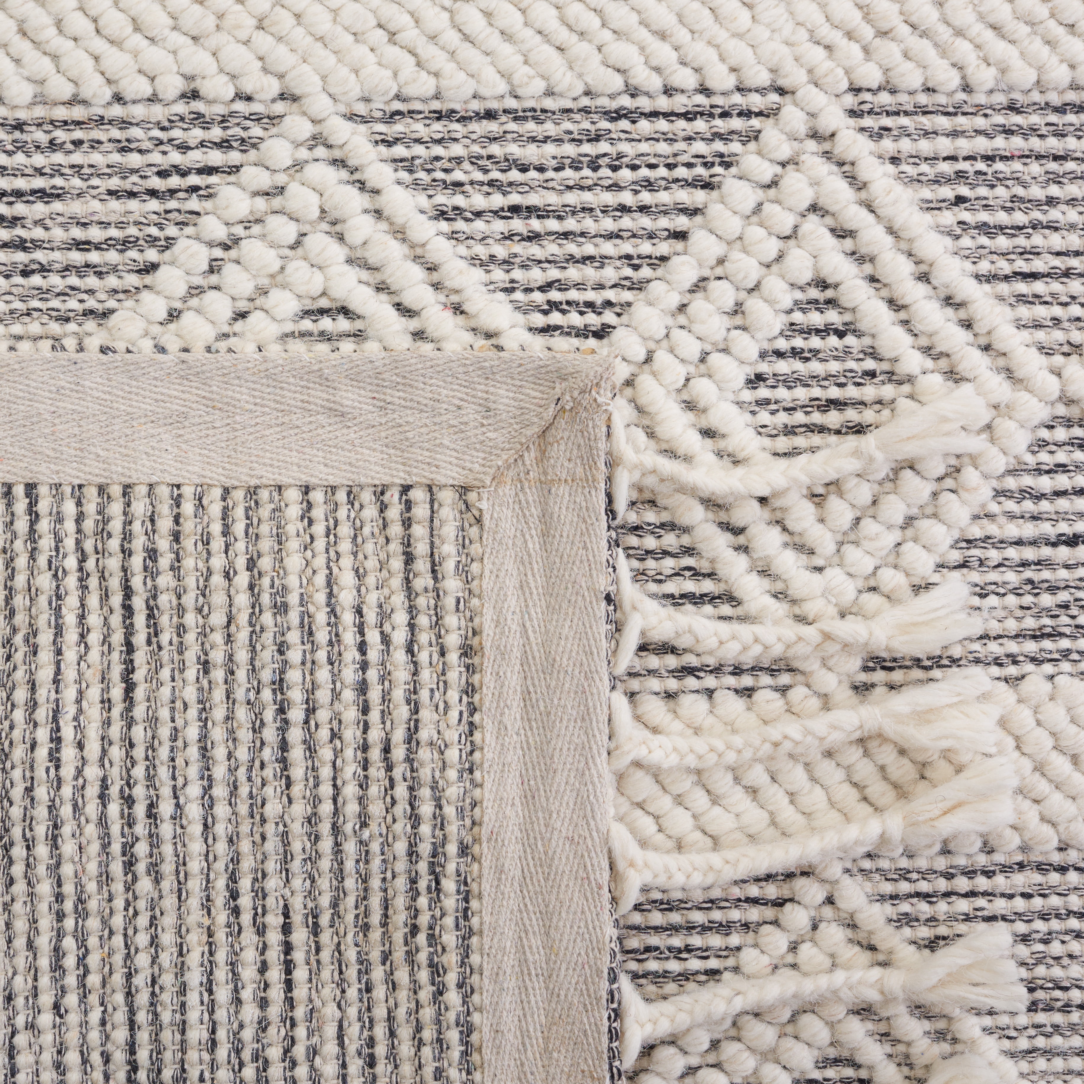 SAFAVIEH Natura Alondra Southwestern Wool Runner Rug, Ivory/Black, 2'3" x 8'