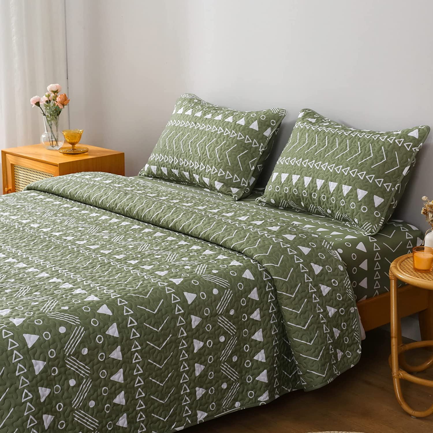 Quilt Sheet Set Bed in a Bag 5 Pieces Twin Size Green Boho Aztec Microfiber Bedding Set