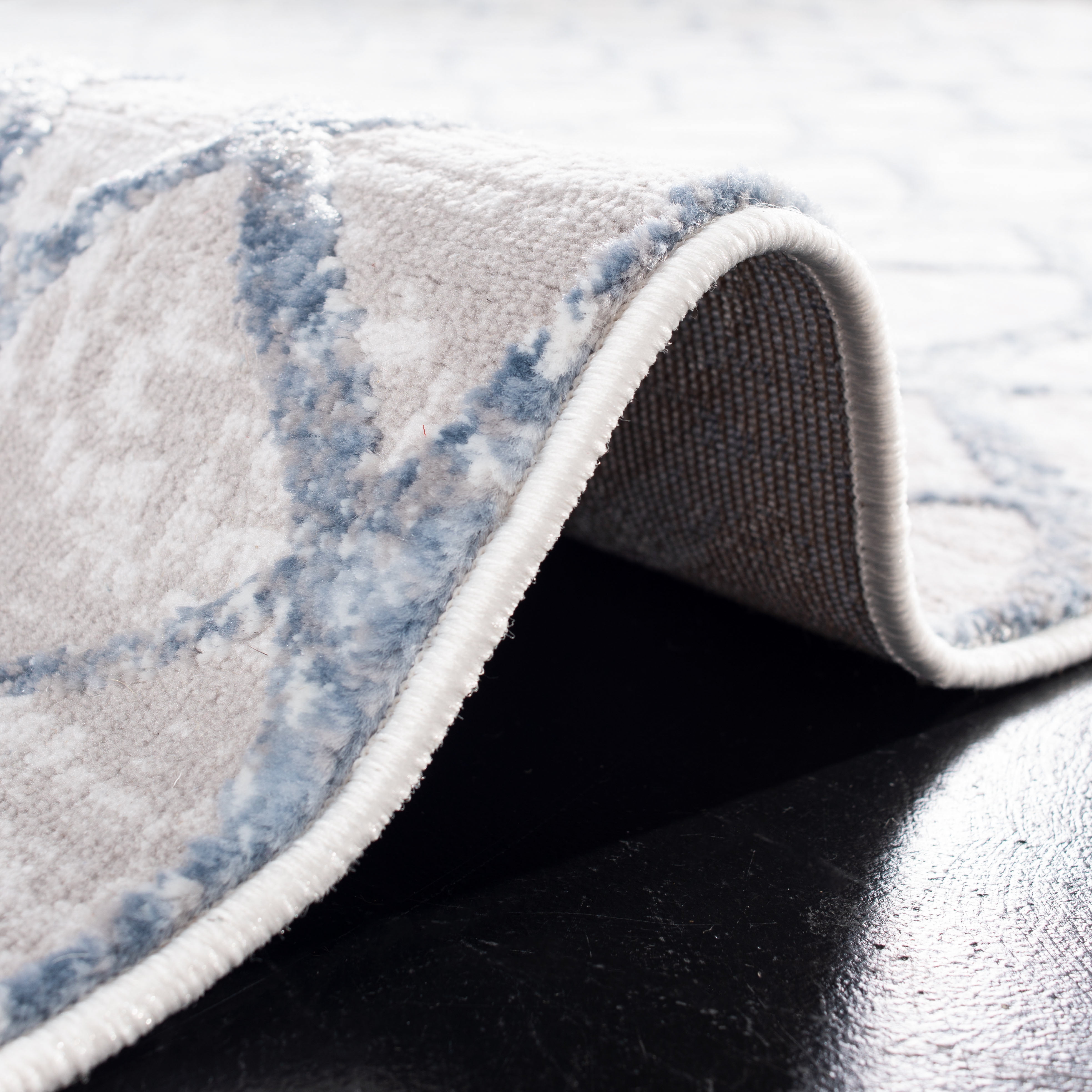 SAFAVIEH Amelia Floella Geometric Area Rug, Gray/Blue, 6'7" x 6'7" Round