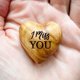 thumbnail image 1 of Ficha de corazón de madera de abrazo de bolsillo pequeño, un corazón de madera de abrazo pequeño, 1 of 3