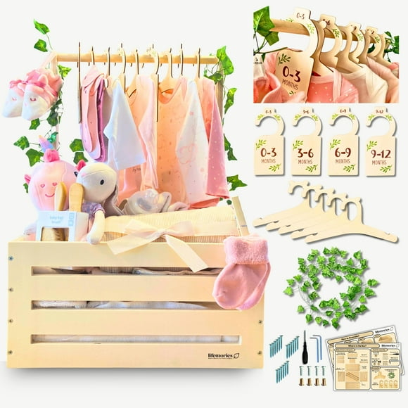 Armario de madera para baby shower de Lifemories con perchas y separadores