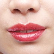 Frilliance Moisturizing Lip Gloss in Cherry Glaze (8 ml / 28 fl oz)