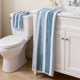 thumbnail image 4 of Toalla de baño de vellón Corals con diseños de rayas anchas, muy absorbente y con bordes reforzados, adecuada tanto para hombres como para mujeres para secarse después de la ducha o el lavado. Toallas, 4 of 6