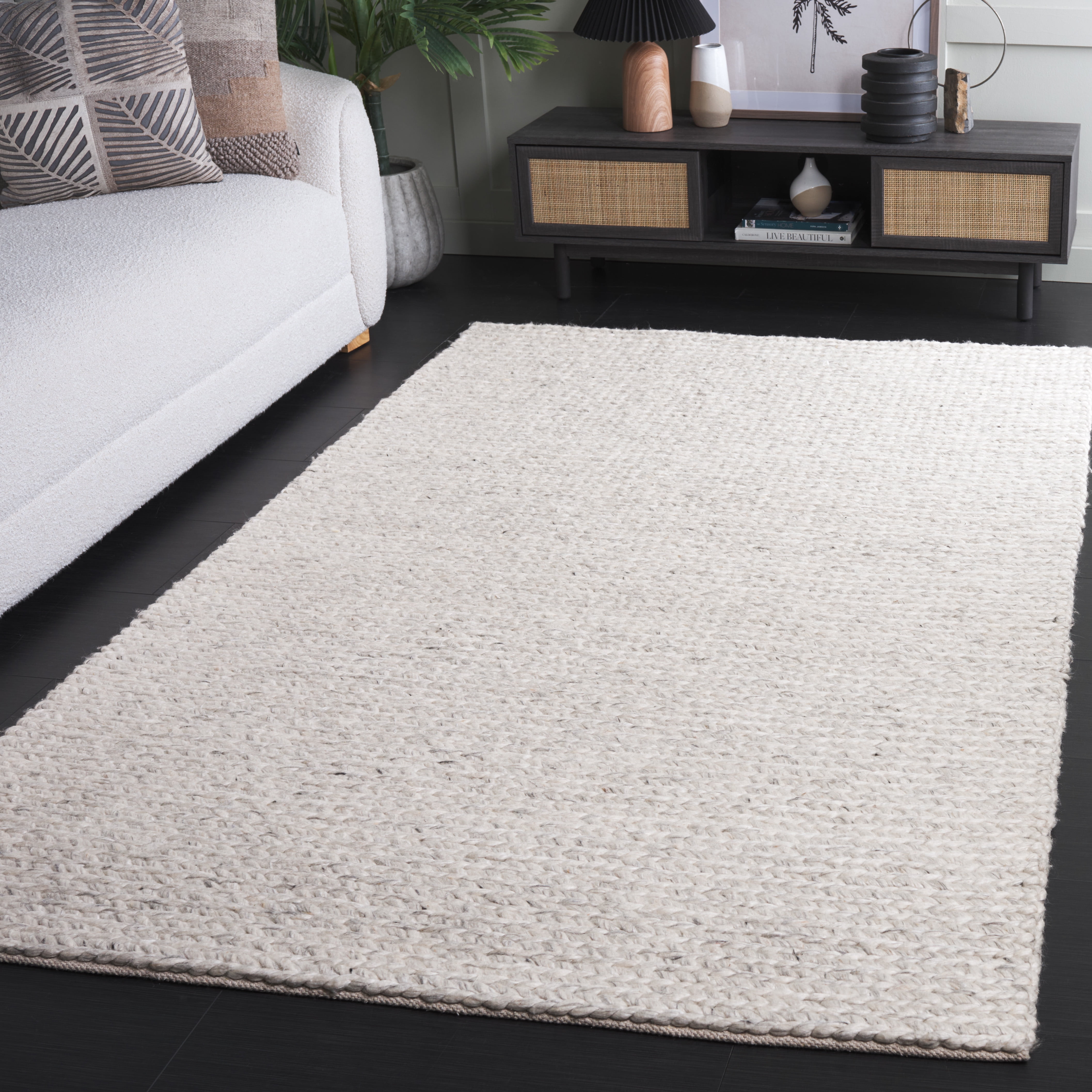 SAFAVIEH Natura Bedinn Distressed Area Rug, Light Gray/Beige, 6' x 9'