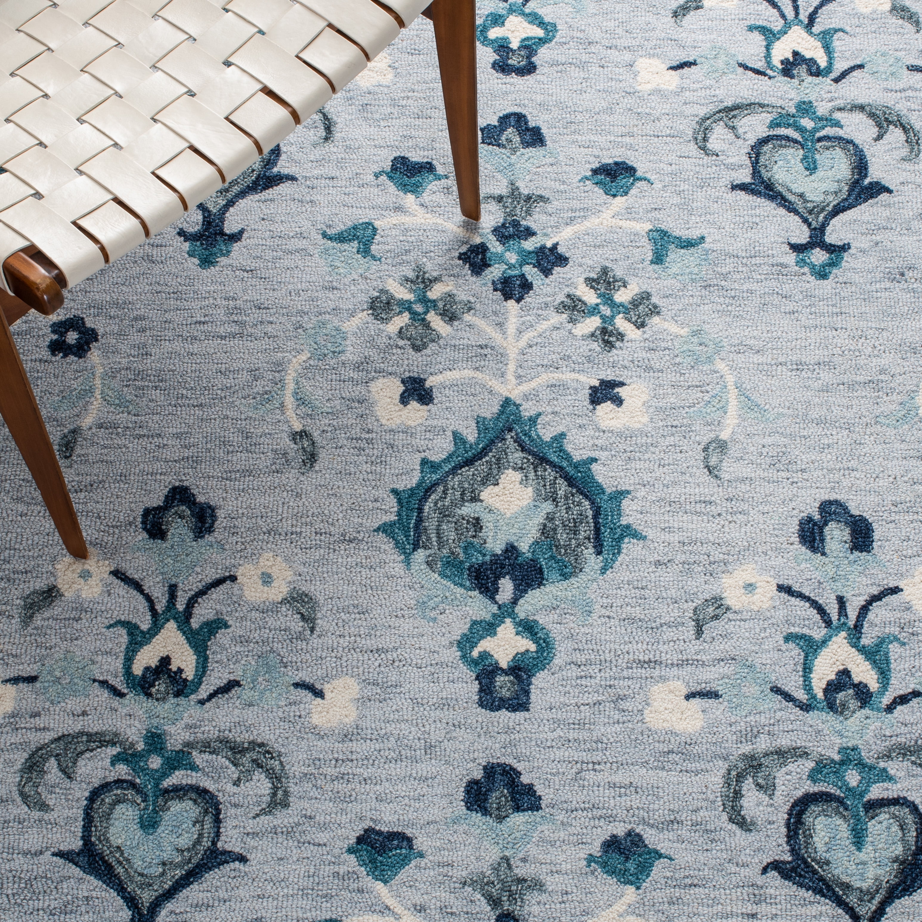 SAFAVIEH Metro Leon Medallion Area Rug, Blue/Ivory, 6' x 6' Round