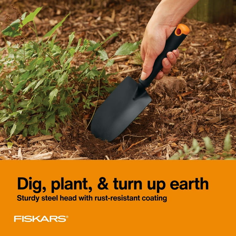 Fiskars 3 Piece Garden Tool Set with Trowel, Transplanter and Hand  Cultivator in Black
