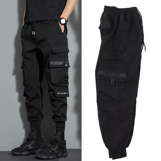 pantalones negros con puños cónicos y múltiples bolsillos para hombre, pantalones informales con cordón, adecuados para verano y primavera pantalones de algodón color negro talla XL con cordón en la cintura, puños cónicos elásticos en los tobillos, múltiples bolsillos parche y con cierre en el lateral; vista frontal modelada y toma de producto sobre fondo claro, estilo casual para uso diario; también suelen usarse como opción práctica para llevar accesorios y herramientas personales durante viajes cortos.