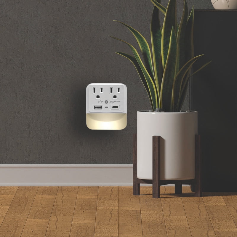 CIAO-TECH 2 AC Outlets +1 USB-A +1 USB-C Output Ports with LED Dusk to Dawn Sensing Light & 540 Joules Surge Protection- White