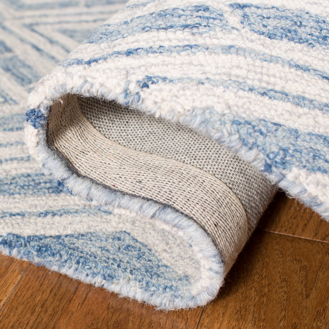 SAFAVIEH Micro-Loop Chris Geometric Diamonds Wool Runner Rug, Blue/Ivory, 2'3" x 7'