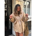 thumbnail image 2 of Abrigo de una pieza de piel gruesa con contraste para mujer, chaquetas con cinturón de lujo con solapa y botones de gran tamaño, ropa de calle alta para invierno 2024, 2 of 5