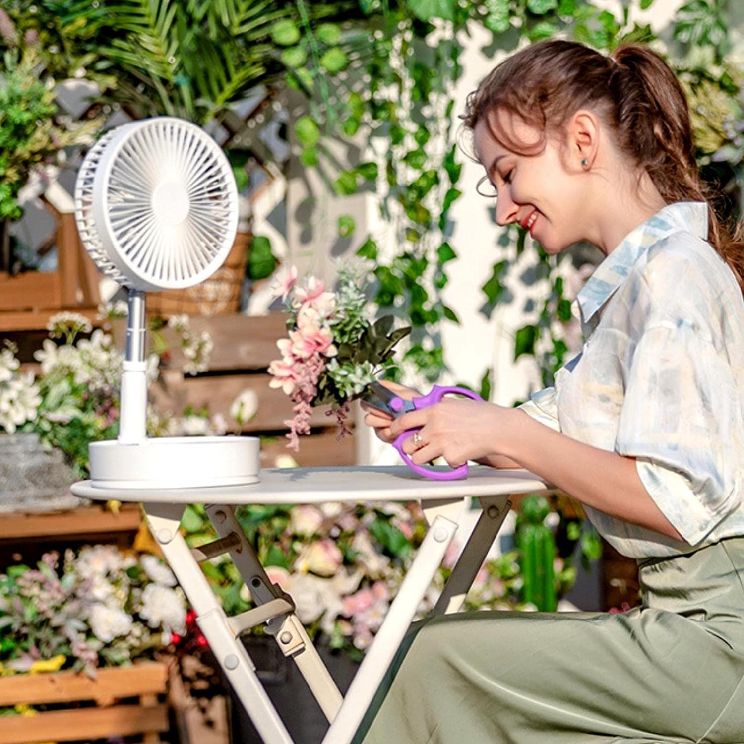 Solar Powered Outdoor Fan, Rechargeable Foldable Desk Fan with Solar Panel Battery Operated Pedestal 3 Speeds Quiet Height Adjustable Floor Fan for Home, Bedroom, Travel