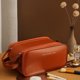 thumbnail image 1 of Bolsa de maquillaje para mujer, bolsa de almacenamiento de maquillaje de gran capacidad, portátil, de alta apariencia, de cuero PU de triple capa, 1 of 6