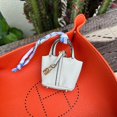 thumbnail image 1 of Adorable Mini llavero de doble Color, dije para bolso, h-home, transfronterizo, nuevo modelo 24, bonito colgante para bolso de cesta pequeña para mujer, 1 of 5