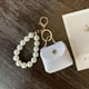 thumbnail image 1 of Llavero con colgante de bolso de perlas blancas, accesorios hechos a mano para Mini bolso, 1 of 5