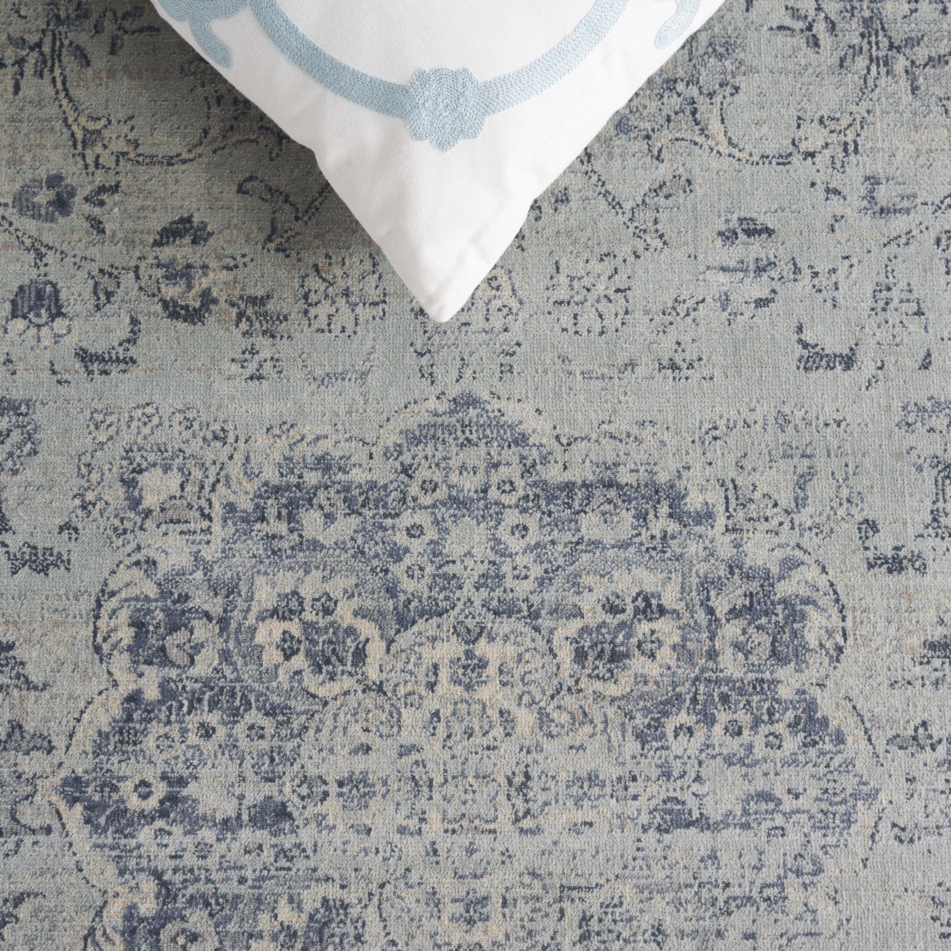 SAFAVIEH Vintage Hartley Bordered Area Rug, Light Blue, 5'3" x 7'6"