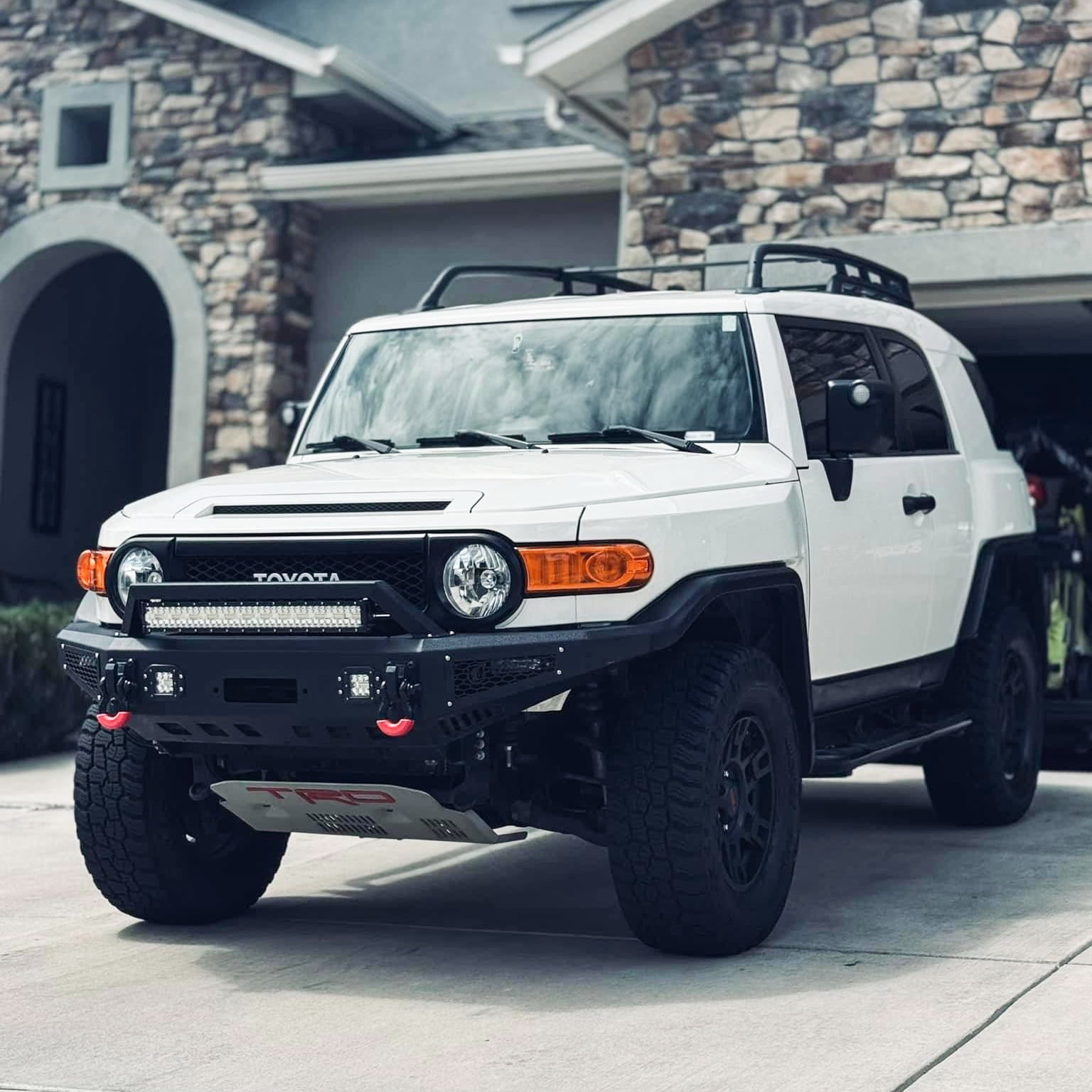 Vijay Compatible with 2007-2008-2009-2010-2011-2012-2013-2014 Toyota FJ Cruiser Front Bumper Textured Black Steel with Lights and D-rings