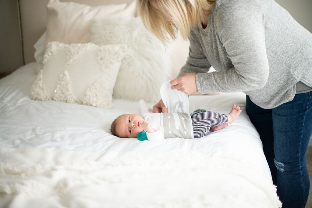 MEMEENO Belly Band for Colic & Gas Relief, Organic Cotton, Self-Warming for Fussy Newborn (Arrows)