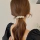 thumbnail image 4 of Pinza para el cabello Zulema garra de pelo de perla color oro, 4 of 8