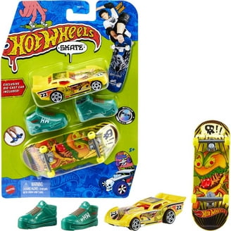 Hot Wheels Skate Tony Hawk Transforming Skate Bus with 1 Exclusive